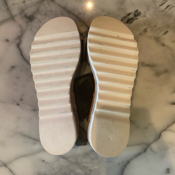 VENESE Parisian Made Sandal, Size 38, Worn Once, Like New Condition - Picture 5 of 6